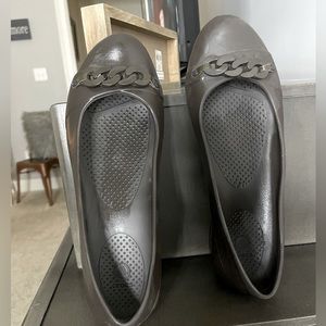 Dress shoe Crocs